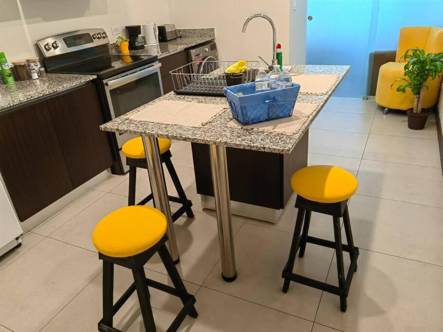 1102 Torre Los Yoses Hermoso Apartamento En Barrio Escalante Sin Parqueo 聖荷西 外观 照片