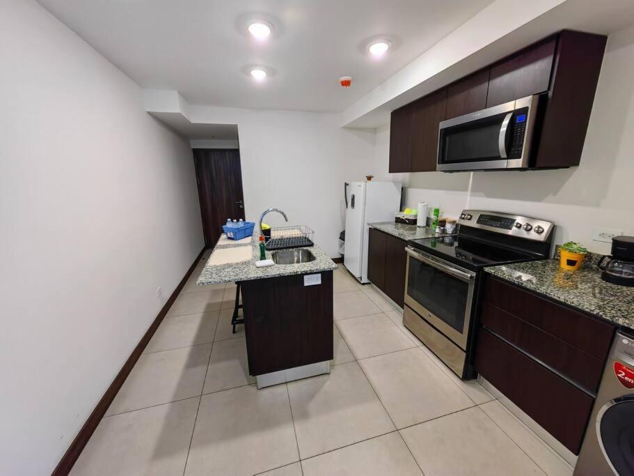 1102 Torre Los Yoses Hermoso Apartamento En Barrio Escalante Sin Parqueo 聖荷西 外观 照片
